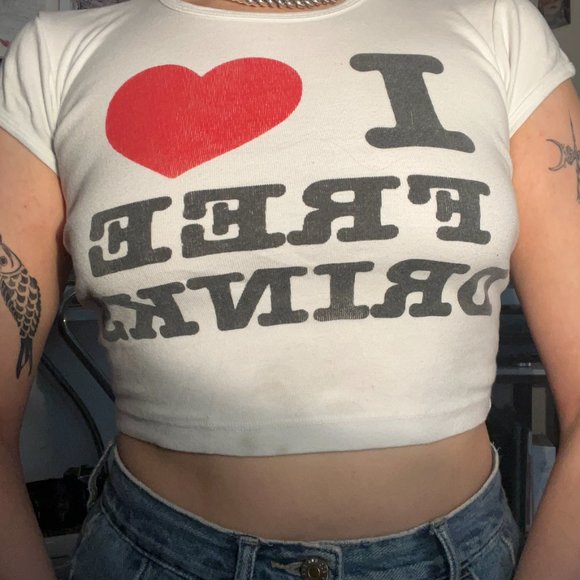 I love free drinks crop top size small - Picture 1 of 4